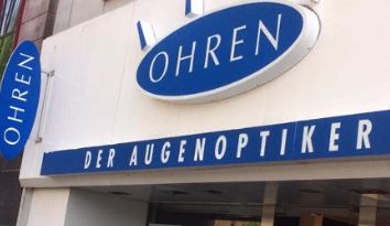 OHREN
OHREN
DER AUGENOPTIKER