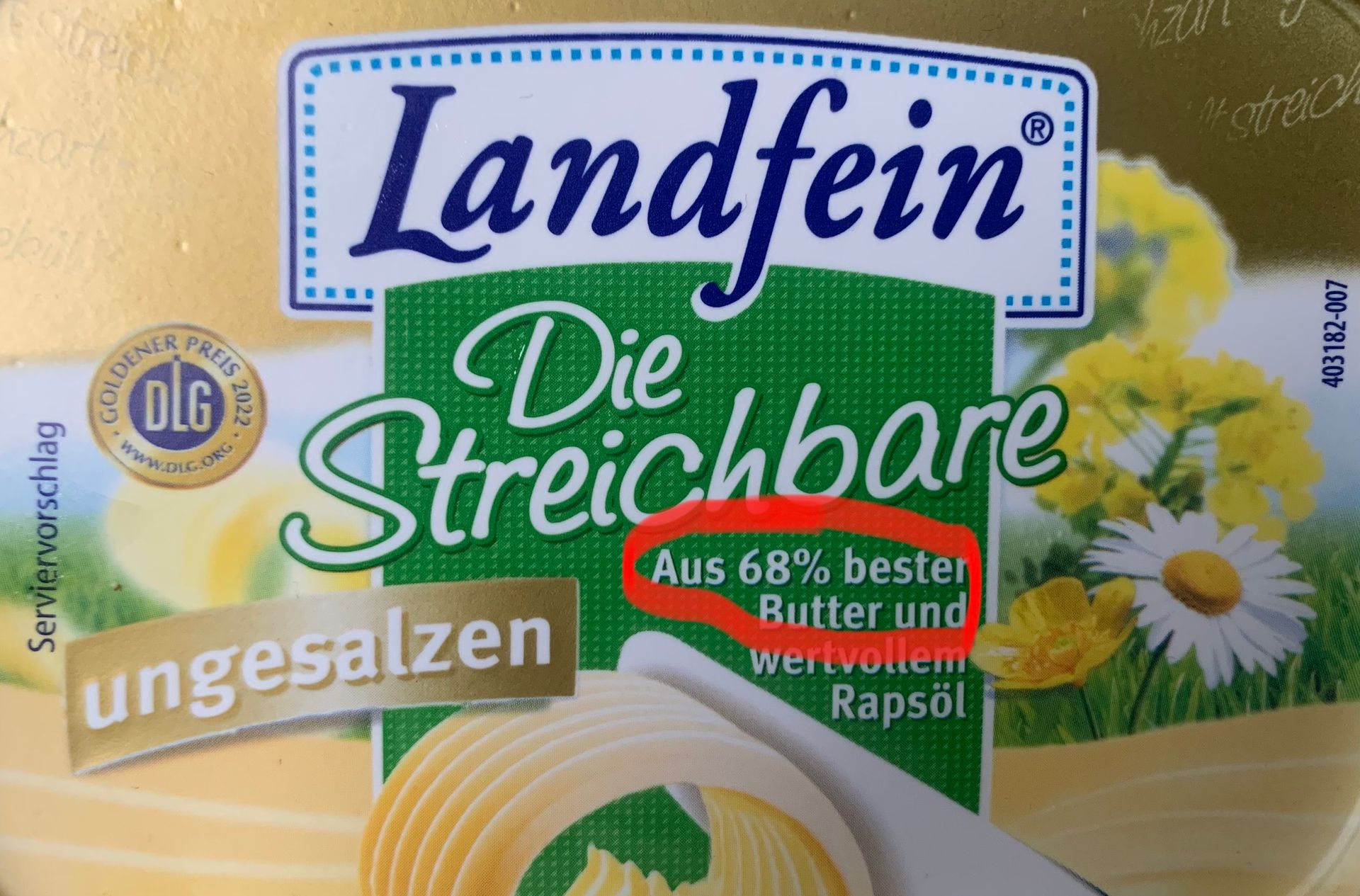 Serviervorschlag
PREIS
DLG
www
2022
Landfein
Die
Streichbare
Aus 68% bester
Butter und
wertvollem
Rapsöl
ungesalzen
streich
403182-007