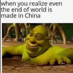 Ein Bild von Shrek, der in einem Sumpf zu sein scheint. Darüber steht der Text: "when you realize even the end of world is made in China".