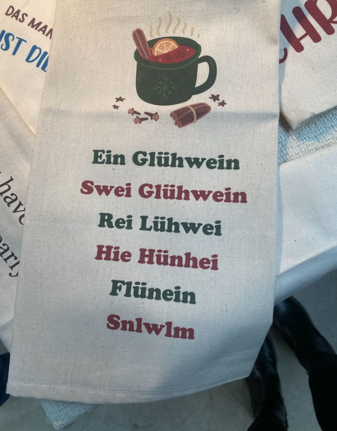 DAS MAN
ST DIL
have
riy
Ein Glühwein
Swei Glühwein
Rei Lühwei
Hie Hünhei
Flünein
Snlwlm
AL
H