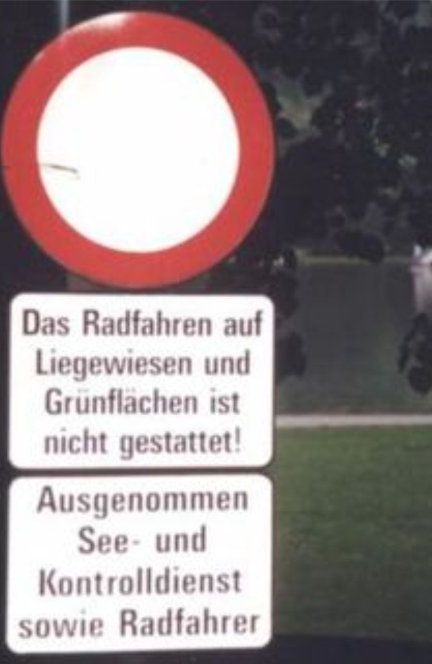 Das Radfahren auf
Liegewiesen und
Grünflächen ist
nicht gestattet!
Ausgenommen
See- und
Kontrolldienst
sowie Radfahrer