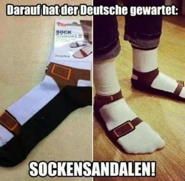 Darauf hat der Deutsche gewartet:
SOCK
SANDALS
SOCKENSANDALEN!