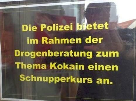 Die Polizei bietet
im Rahmen der
Drogenberatung zum
Thema Kokain einen
Schnupperkurs an.