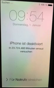 Suchen a
100 % 1
09:54
Donnerstag, 1. Januar
iPhone ist deaktiviert
In 23.724.460 Minuten erneut
versuchen
> Für Notrufe streichen