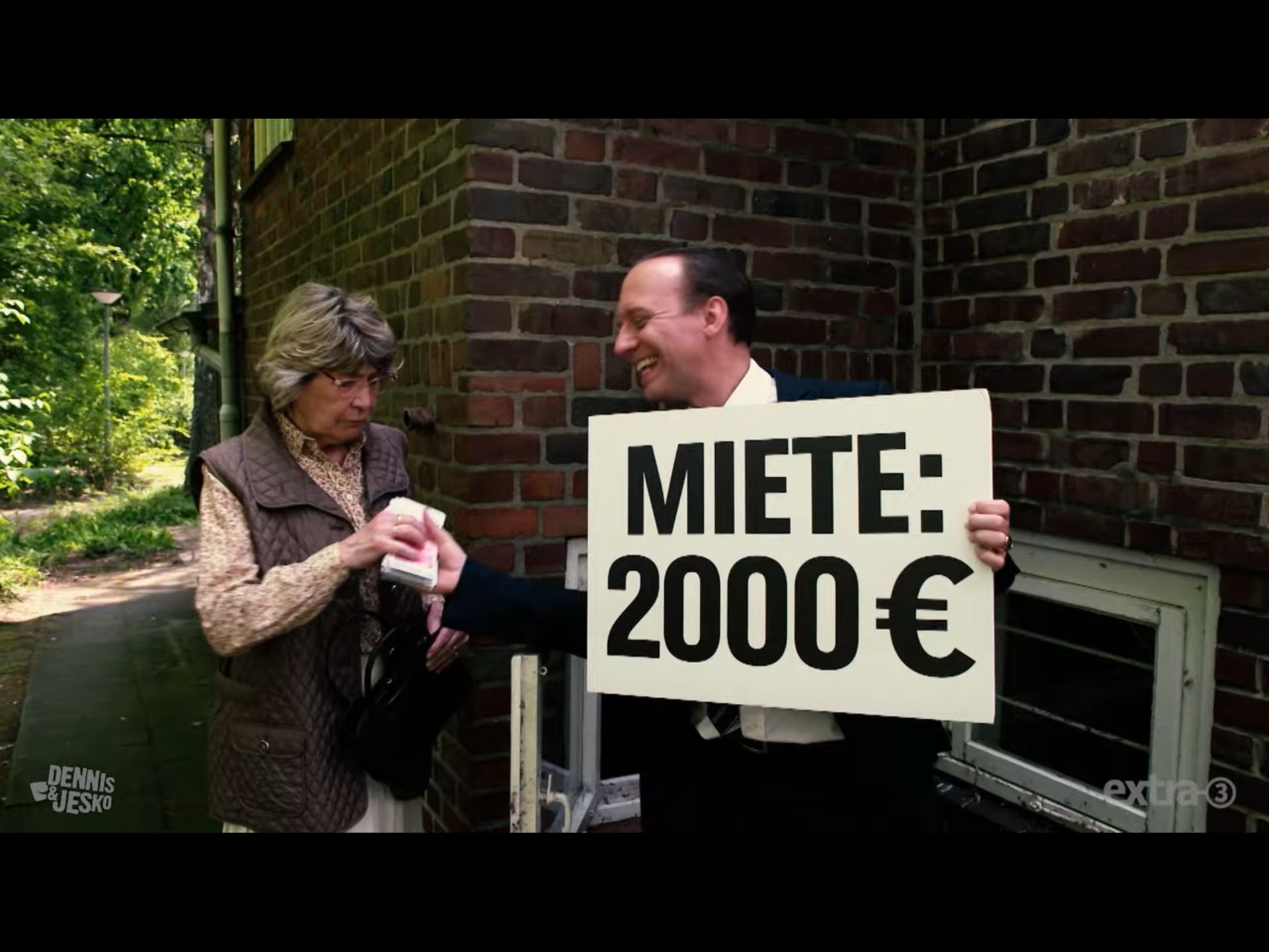 DENNIS
JESKO
0
MIETE:
2000 €
extra 3