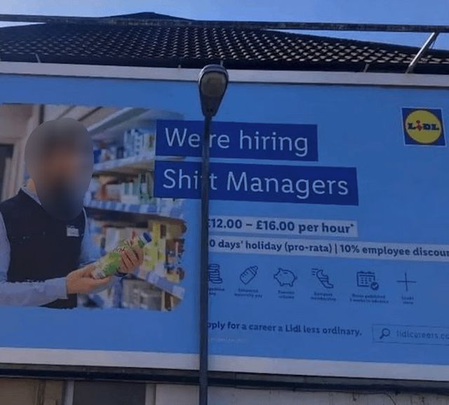 LIDL
We re hiring
Shit Managers
12.00-£16.00 per hour
0 days' holiday (pro-rata) | 10% employee discoun
+
713
oply for a career a Lidl less ordinary.
Otidicareers.co