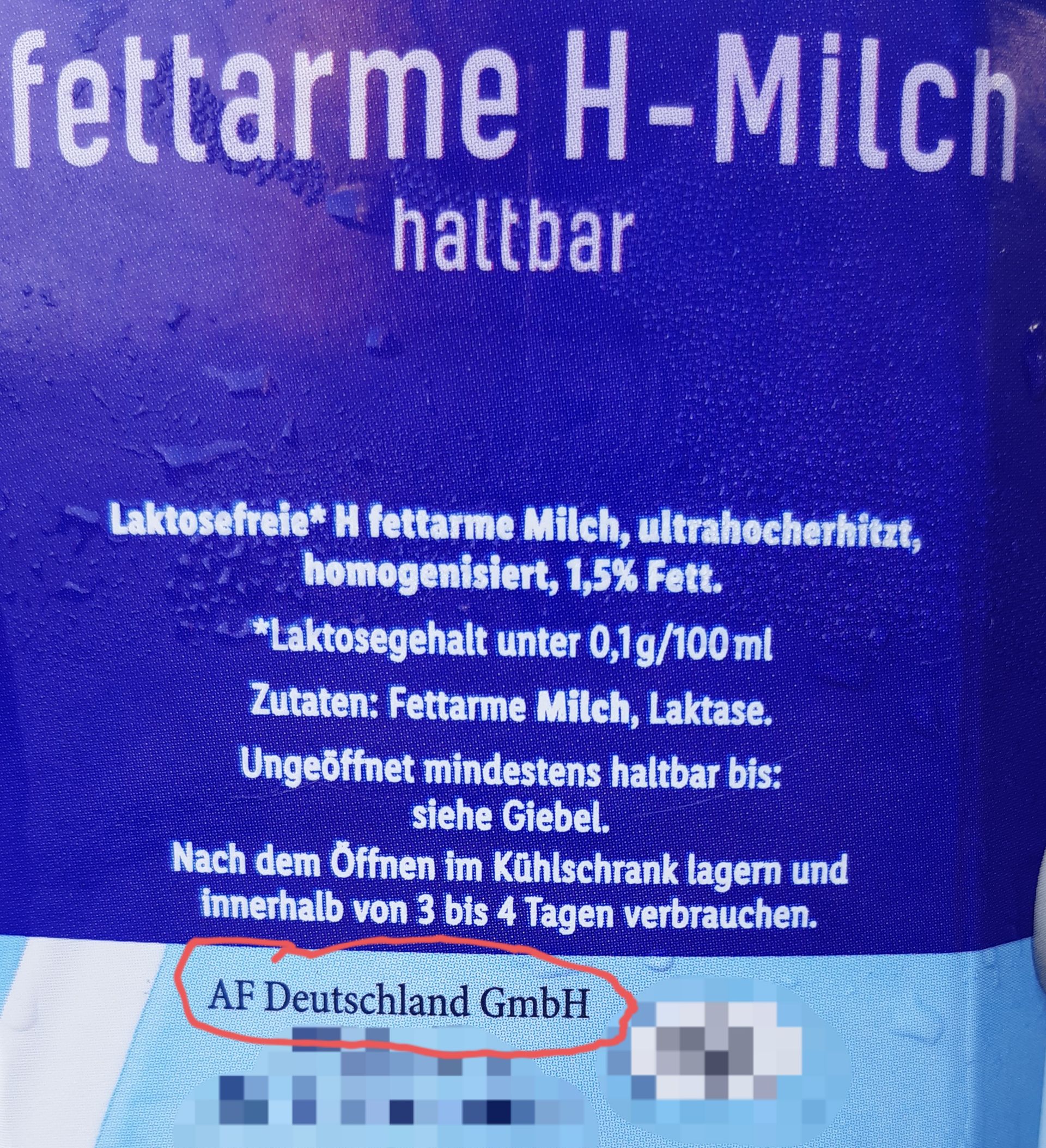 fettarme H-Milch
haltbar
Laktosefreie* H fettarme Milch, ultrahocherhitzt,
homogenisiert, 1,5% Fett.
*Laktosegehalt unter 0,1g/100ml
Zutaten: Fettarme Milch, Laktase.
Ungeöffnet mindestens haltbar bis:
siehe Giebel.
Nach dem Öffnen im Kühlschrank lagern und
innerhalb von 3 bis 4 Tagen verbrauchen.
AF Deutschland GmbH