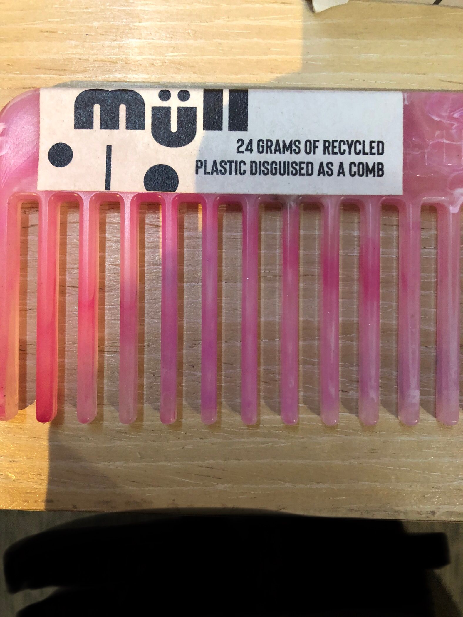 müll
24 GRAMS OF RECYCLED
PLASTIC DISGUISED AS A COMB