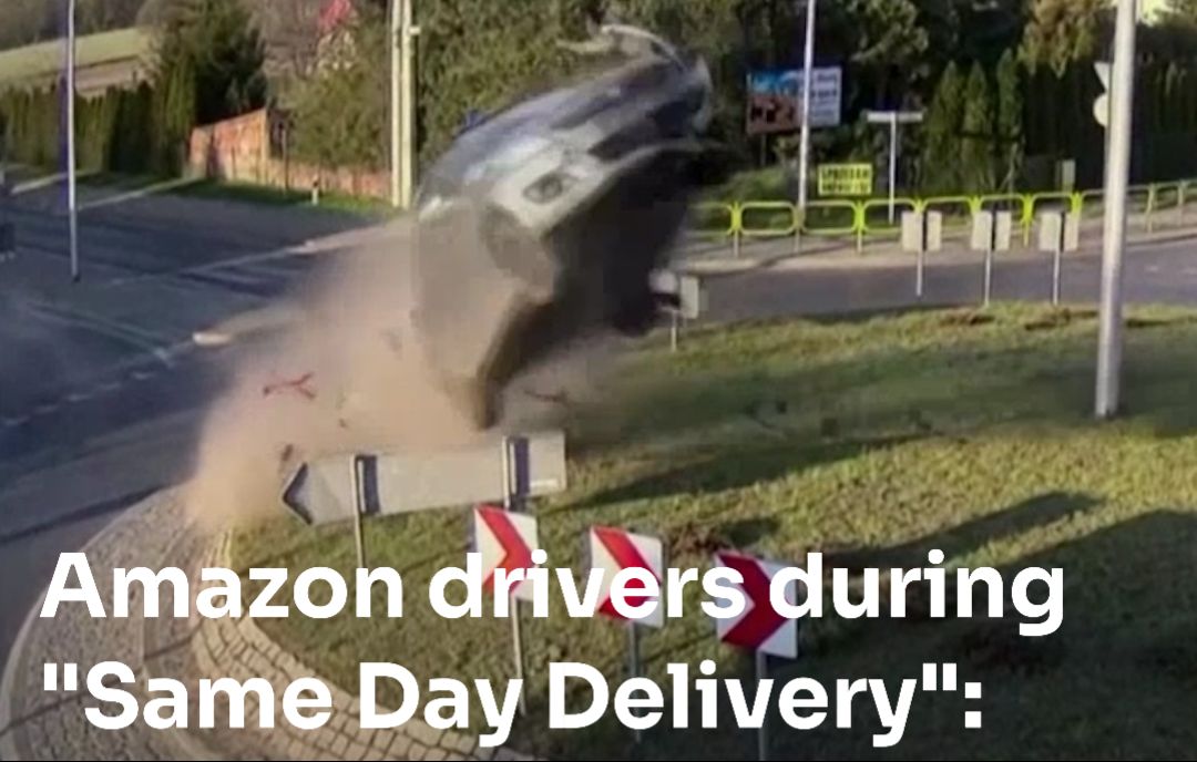 Ein Auto, das offenbar gerade in einen Kreisverkehr gerast ist, ist in der Luft zu sehen. Der Titel lautet "Amazon drivers during 'Same Day Delivery':".