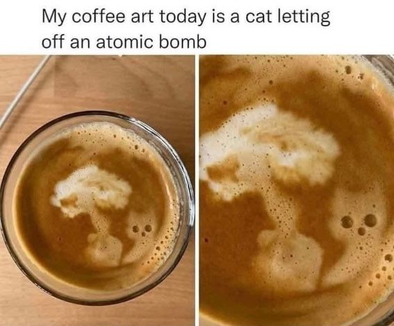 Zwei Bilder nebeneinander zeigen einen Kaffee, in dessen Schaum eine Katze zu erkennen ist, die eine Atombombenexplosion verursacht.