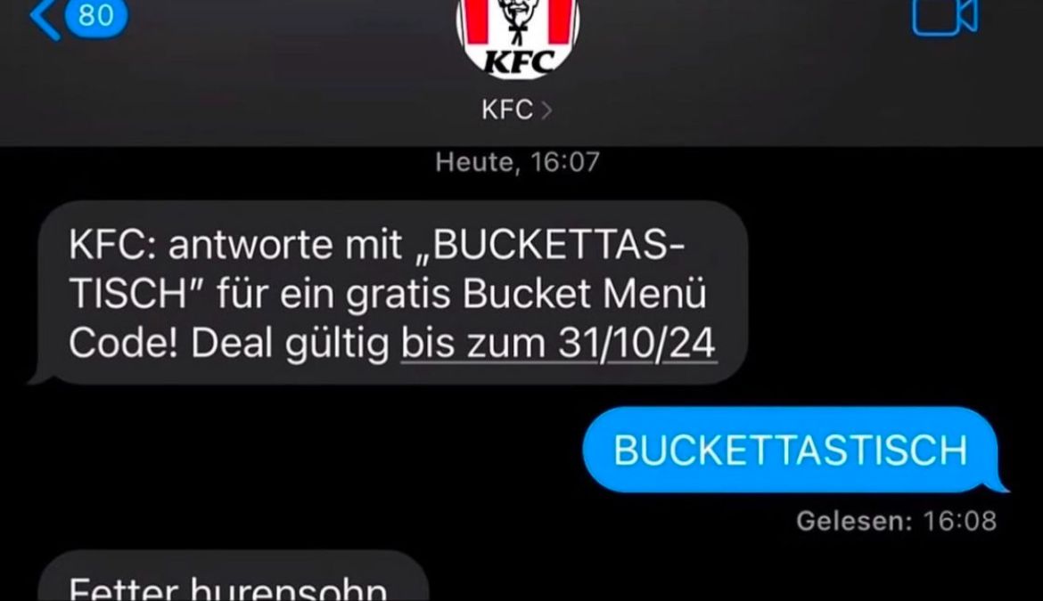 Ein Screenshot eines Chatverlaufs. KFC wirbt für ein gratis Bucket Menü mit dem Code "BUCKETTASTISCH". Die Antwort des Chatpartners lautet ebenfalls "BUCKETTASTISCH", gefolgt von der Beleidigung "Fetter hurensohn".