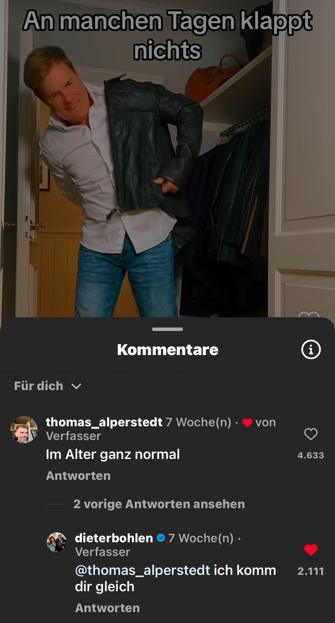 Ein Mann versucht, eine Lederjacke anzuziehen, was ihm schwerfällt. Der Text auf dem Bild lautet: "An manchen Tagen klappt nichts". Darunter folgen Kommentare von anderen Nutzern.