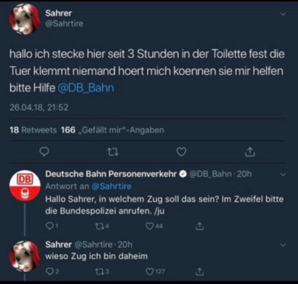 Ein Screenshot eines Twitter-Dialogs. Sahrer schreibt, dass er seit 3 Stunden auf der Toilette feststeckt und um Hilfe bittet. Die Deutsche Bahn fragt, in welchem Zug er sei und rät, im Zweifelsfall die Bundespolizei zu kontaktieren. Sahrer antwortet darauf, dass er zu Hause sei.