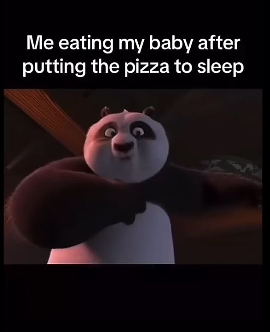 Ein Bild von Po, dem Panda aus Kung Fu Panda, der mit überraschtem Ausdruck in die Kamera schaut. Der Text lautet: "Ich esse mein Baby, nachdem ich die Pizza zum Schlafen gebracht habe."