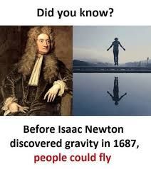 Das Bild zeigt zwei separate Bilder. Links ein Porträt von Isaac Newton und rechts eine Person, die über einer Wasseroberfläche schwebt, wobei sich das Spiegelbild im Wasser widerspiegelt. Unter beiden Bildern steht: "Did you know? Before Isaac Newton discovered gravity in 1687, people could fly."