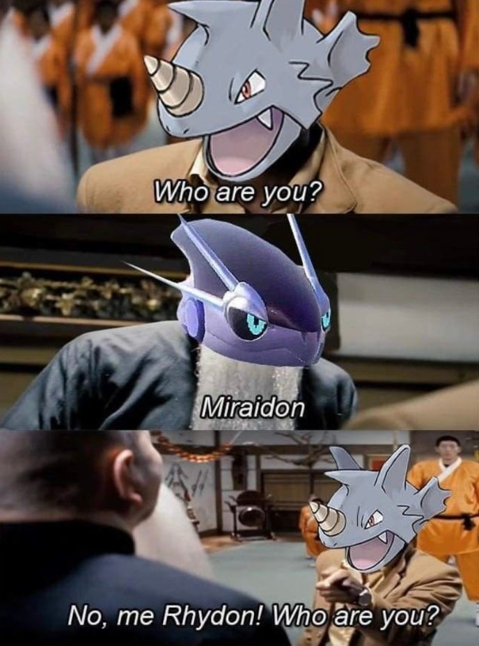 Das Bild zeigt drei Panels aus einer Filmszene. In jedem Panel wurde das Gesicht einer Person durch das eines Pokemon ersetzt. Im ersten Panel fragt ein Rhyhorn: "Who are you?". Im zweiten Panel antwortet ein Miraidon: "Miraidon". Im dritten Panel sagt wieder das Rhyhorn: "No, me Rhyhorn! Who are you?"