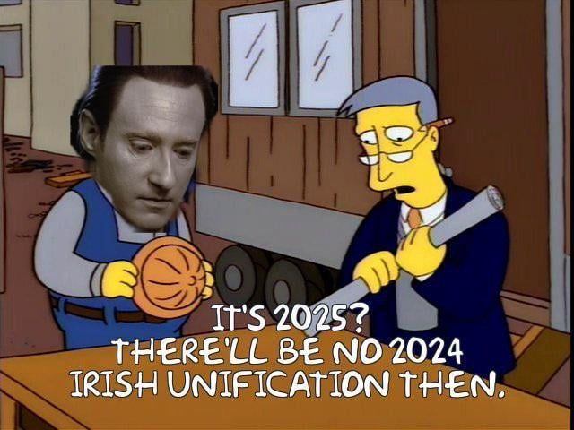 Ein Bild, das einen Screenshot aus den Simpsons zeigt, in dem Data durch ein anderes Gesicht ersetzt wurde. Die Sprechblase lautet: "IT'S 2025? THERE'LL BE NO 2024 IRISH UNIFICATION THEN."